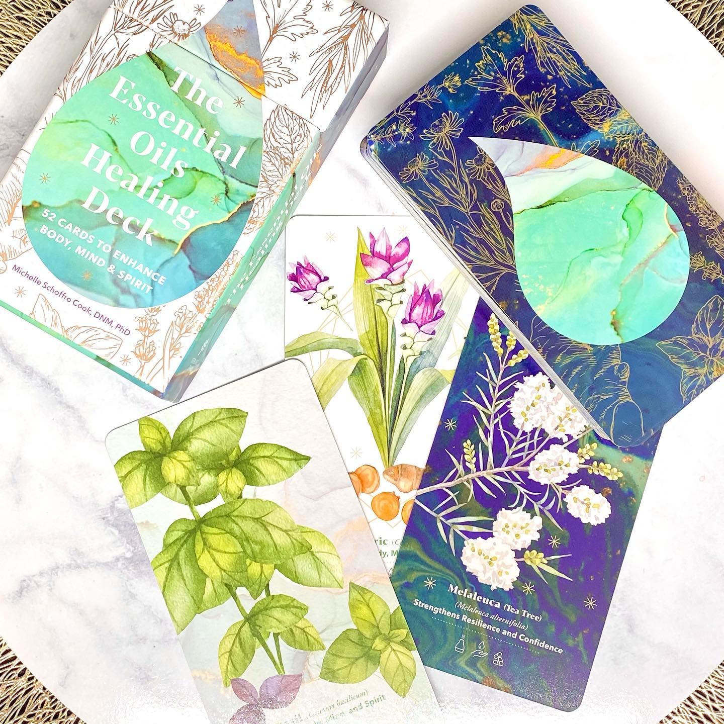 The Essential Oils Healing Deck: 52 Cards to Enhance Body, Mind & Spirit