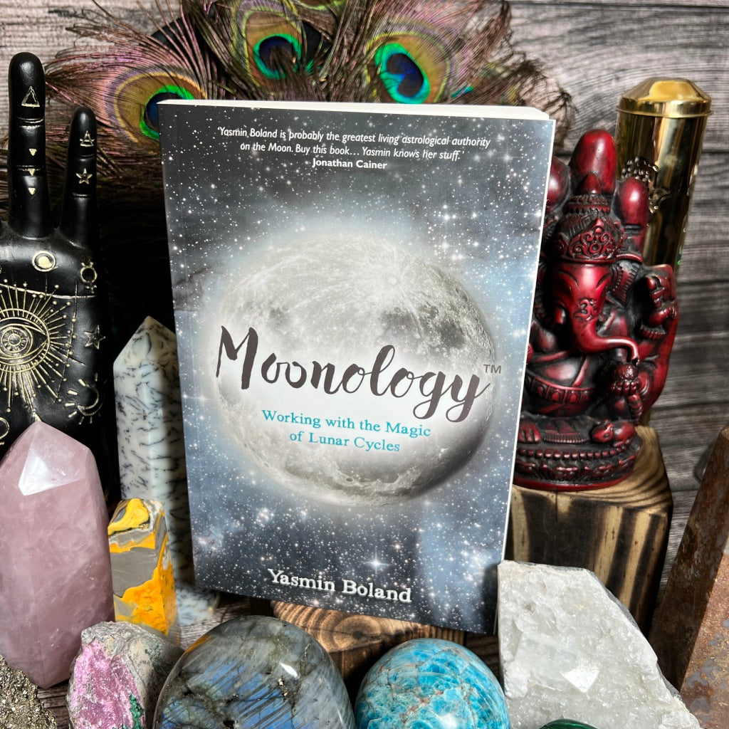 Moonology: Working with the Magic of Lunar Cycles